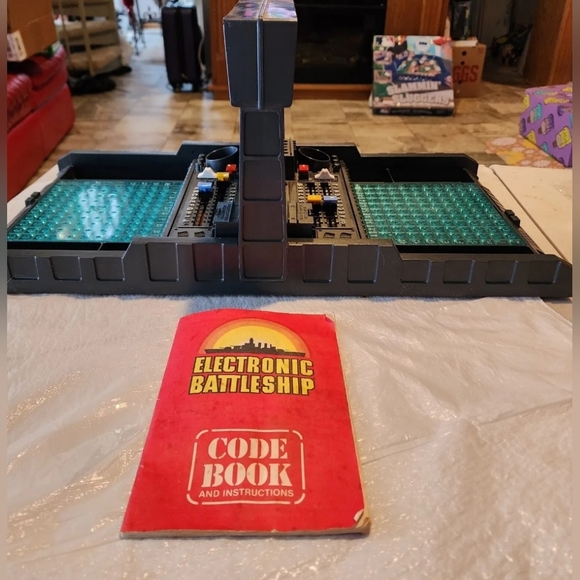 Milton Bradley Electronic Battleship Game Model  Vintage 1982 + Code Book - Picture 7 of 13